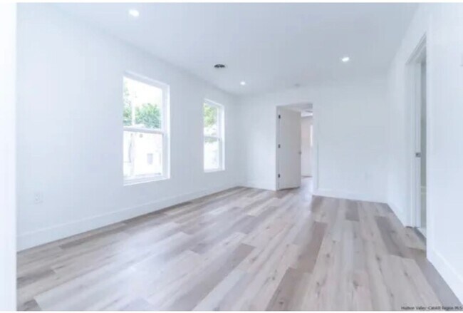 Building Photo - 520 Delaware Ave