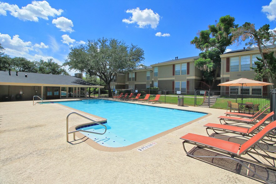 Ridge at Southcross Apts 4700 Stringfellow St San Antonio TX 78223
