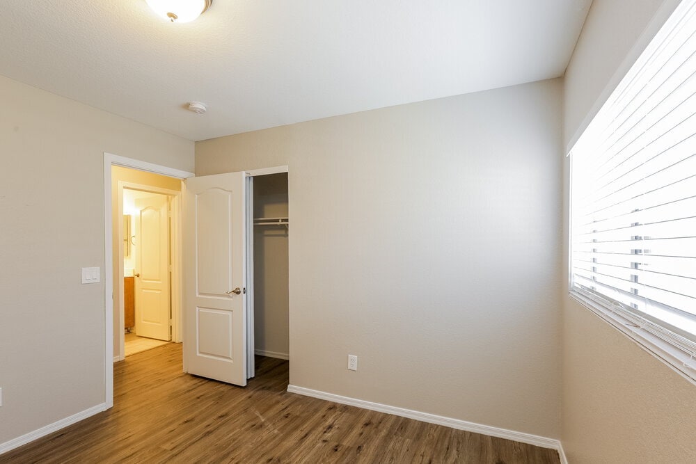 Building Photo - 2544 W Romley Rd