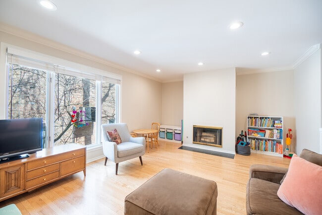 Building Photo - 1829 N Dayton St