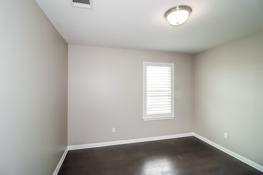 Building Photo - 8113 Pescara Cove