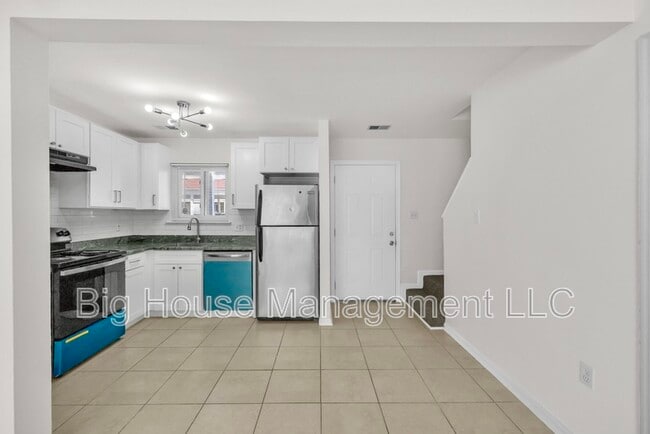 Building Photo - 3125 Heathcote Rd