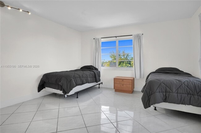 Building Photo - 4141 Nautilus Dr