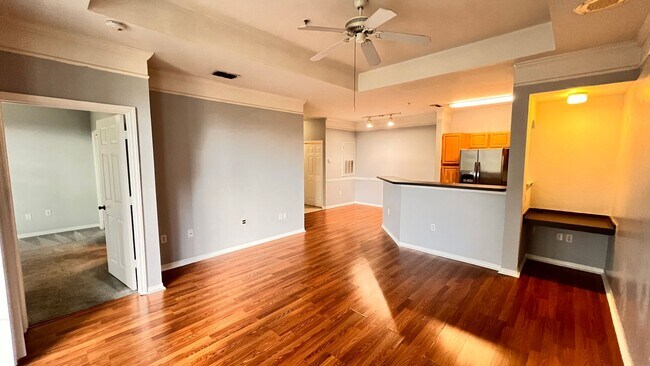 Building Photo - Two Bedroom in Metrowest AVAILABLE NOW!