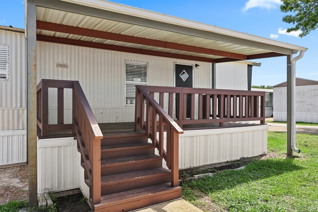 Building Photo - 2222 N Austin Ave