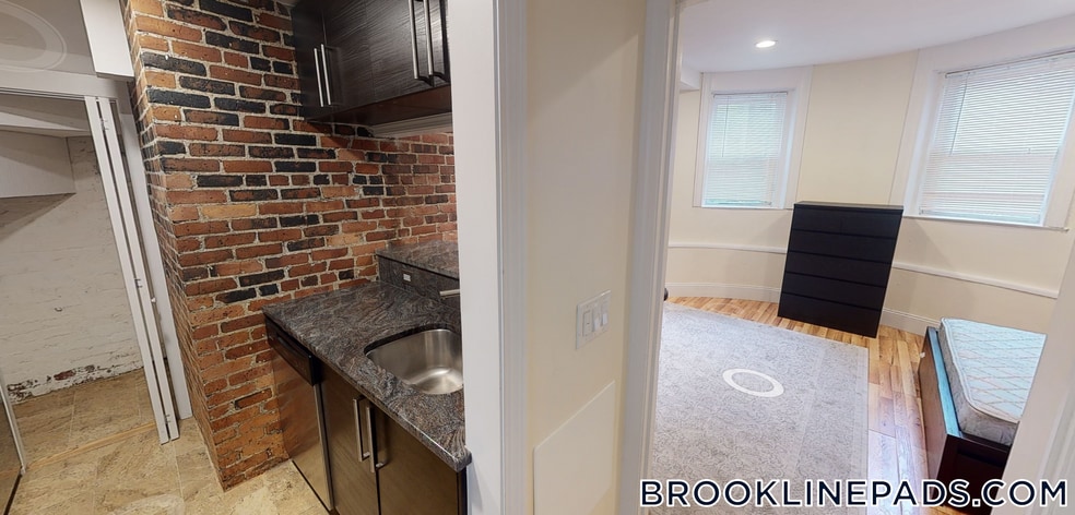 Building Photo - 69 Babcock St