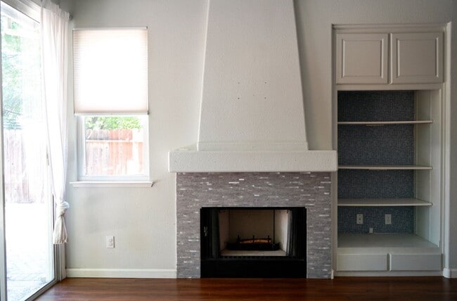 Building Photo - NICE 2 BEDROOM IN ROSEVILLE