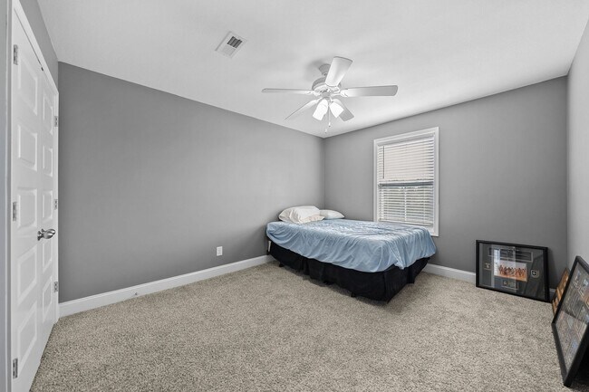 Building Photo - 1116 Eagle's View Dr