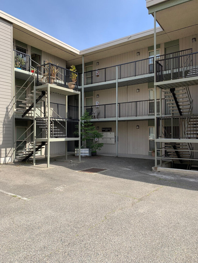 Primary Photo - Dannywood - 1 bedroom