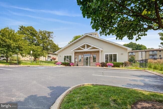 Building Photo - 706 Country Village Dr