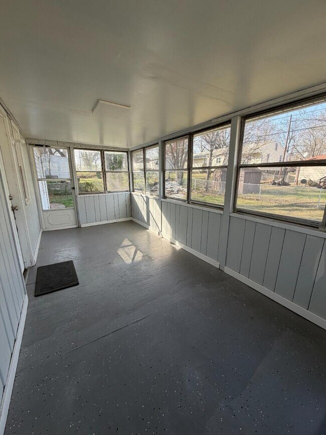 Building Photo - 1215 Bliss Dr