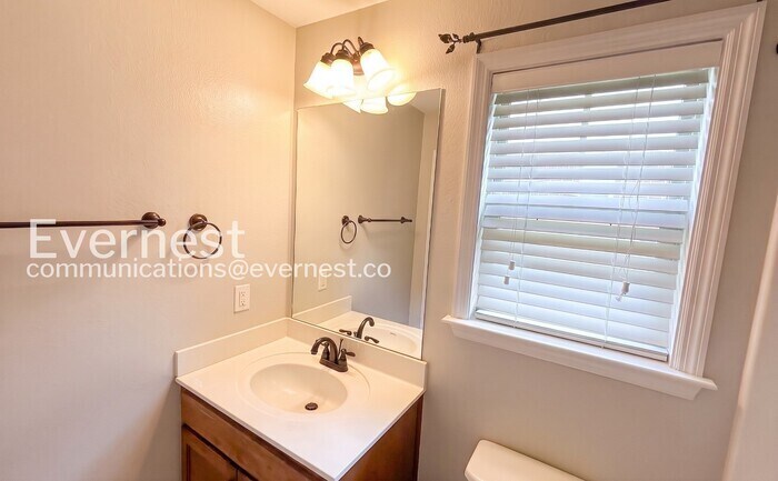 Building Photo - 958 Colony Cir