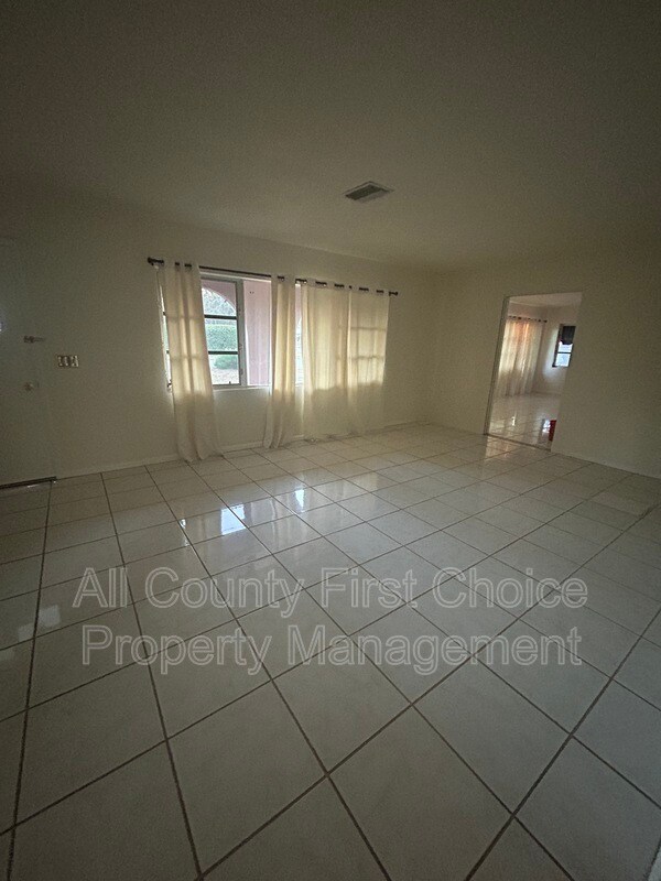 Building Photo - 2797 Renatta Dr