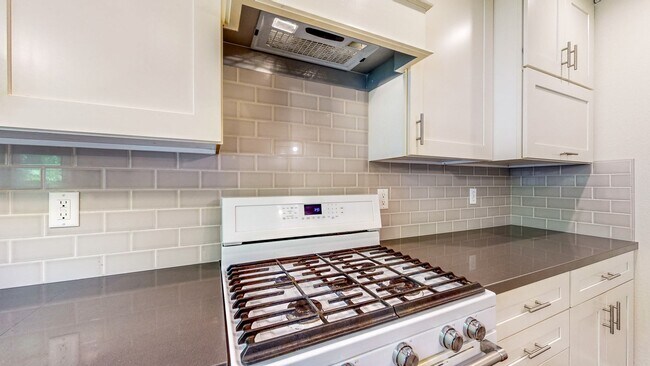 Building Photo - 360 Manka Cir