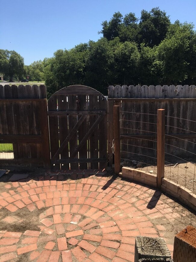 Building Photo - Charming Vintage 3BR/1.5BA Corner Lot Home...