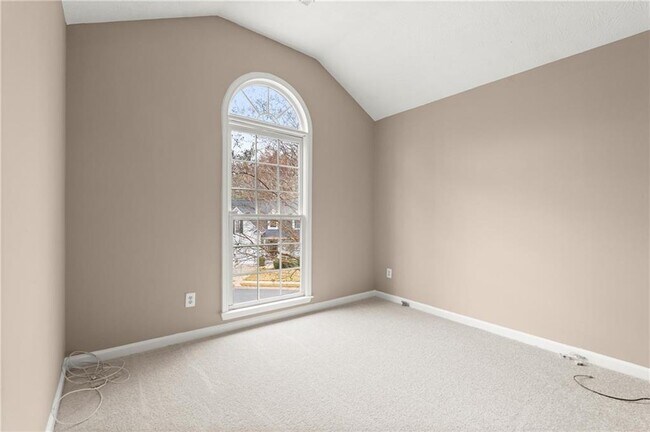 Building Photo - 16 Valleyside Dr