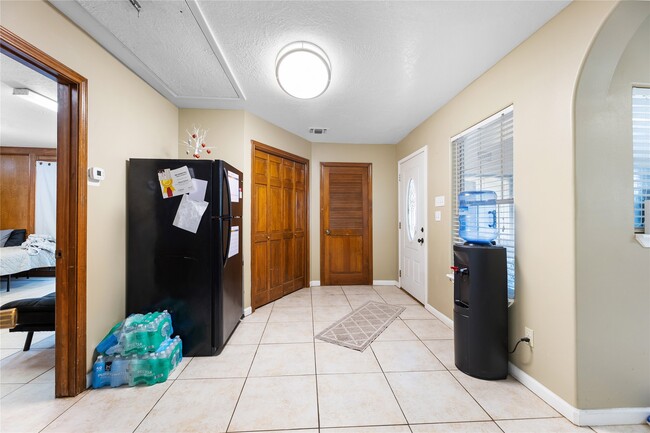 Building Photo - 22831 Fritz Ln