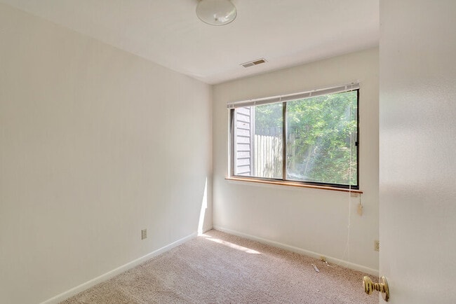 Building Photo - 1543 Birnam Dr