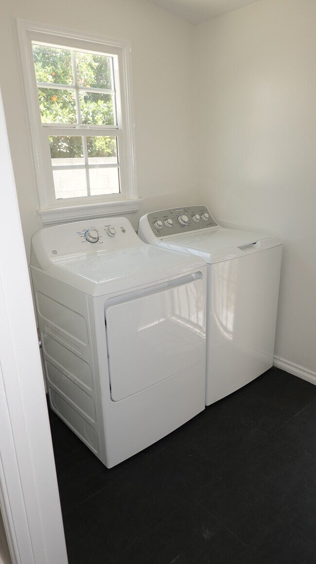 Building Photo - 4715 Allott Ave