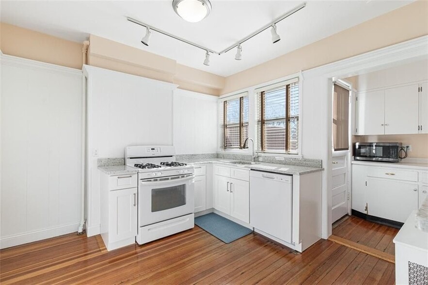 Building Photo - 118 Ocean Ave