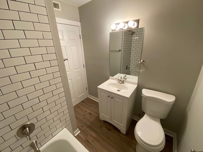 Building Photo - Charming 2 Bed 1 Bath
