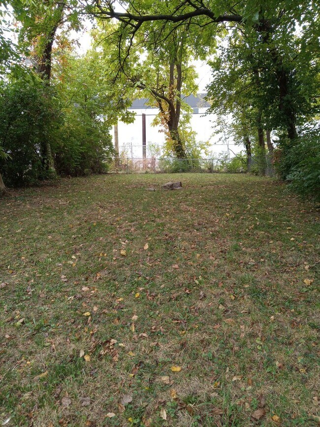 Building Photo - LEASING SPECIAL MOVE IN BY 1/1/2026 ** 1/2 price Security Deposit and 2nd month free