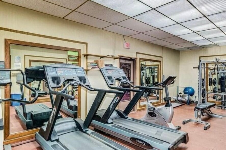 gym - 3031 N Civic Center Plz