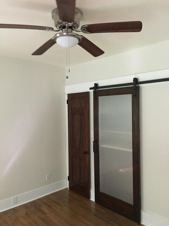 Building Photo - 10 Highland Lake Drive-Flat Rock Cottage-N...