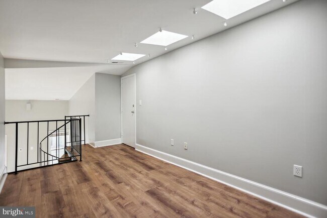 Building Photo - 676 4th St NE