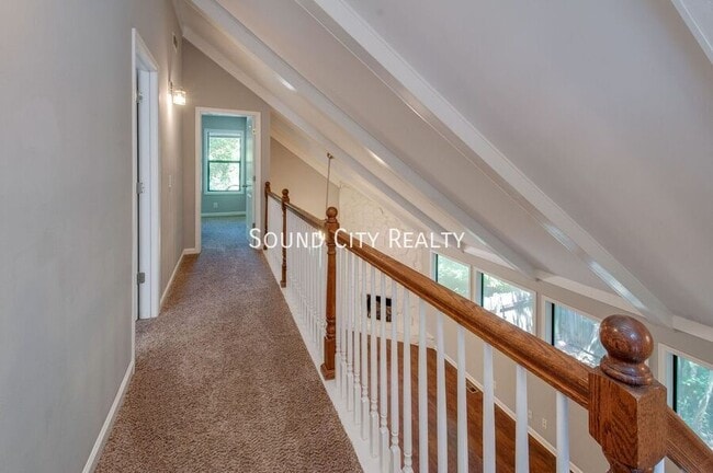 Building Photo - 625 Mercer Dr