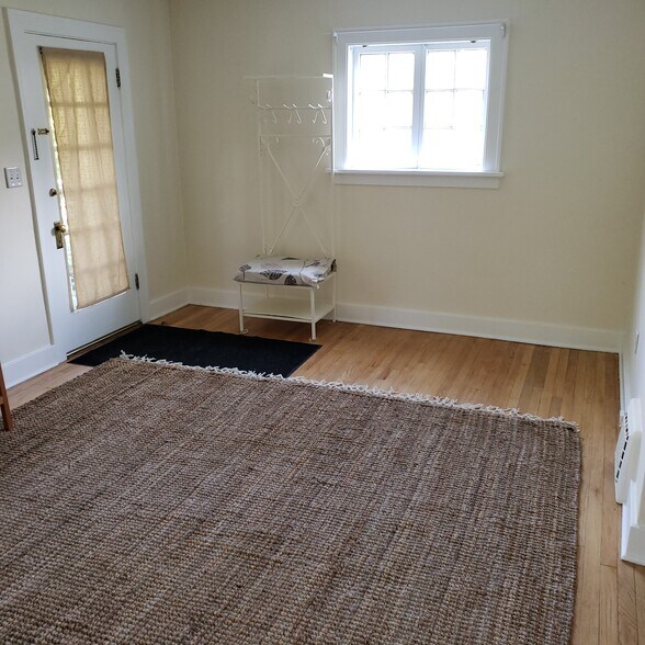 Living Room - 726 Briar Hill Rd