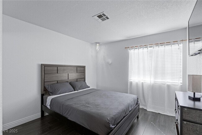 Building Photo - 2932 Whalers Cove Cir