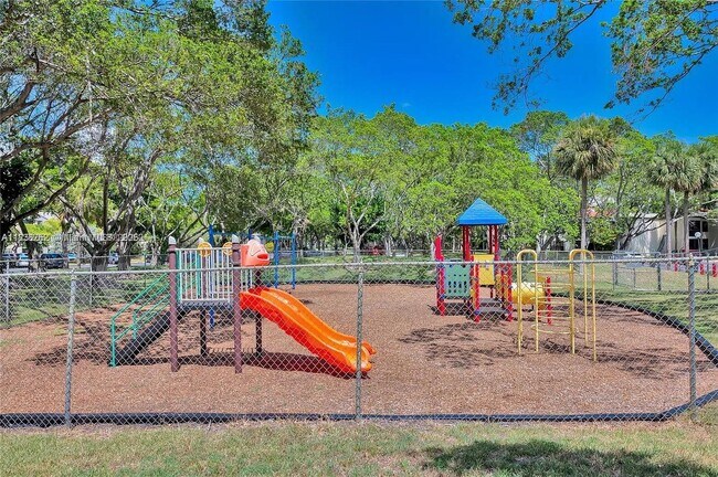 Building Photo - 2205 S Cypress Bend Dr