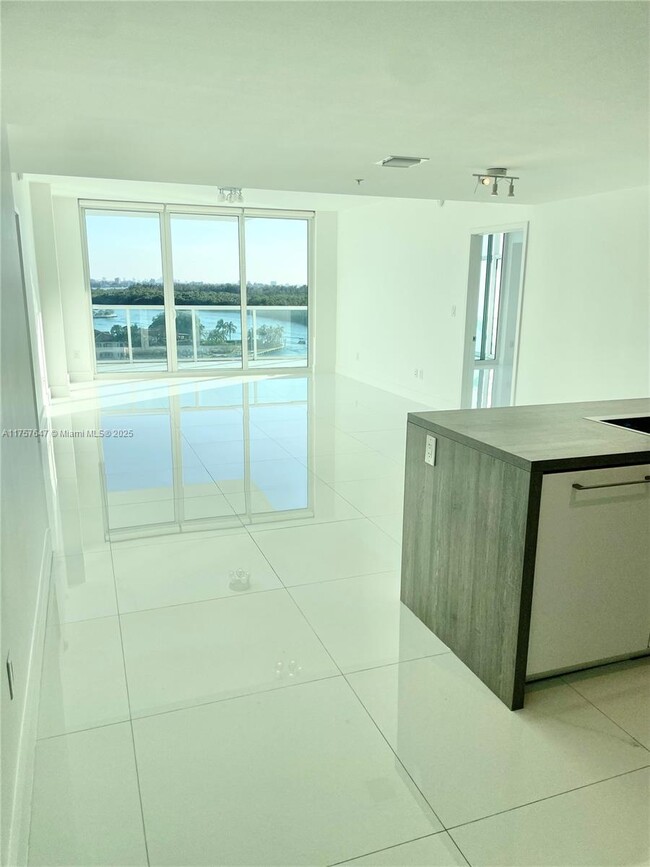 Building Photo - 400 Sunny Isles Blvd