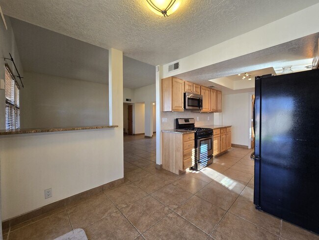 Building Photo - 2300 Calle Brocha