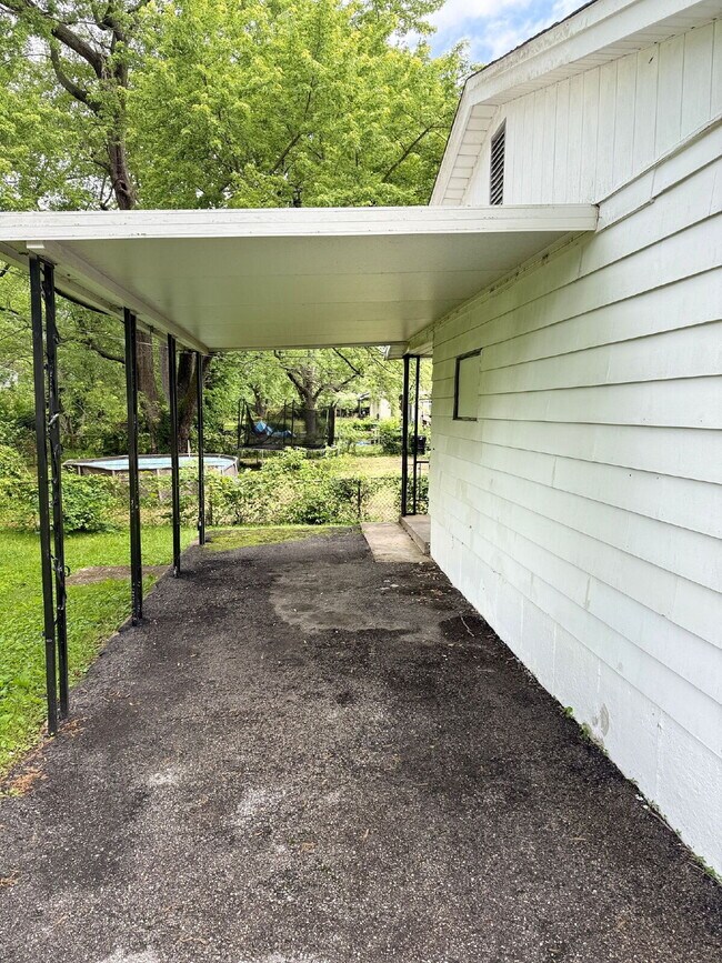 Building Photo - 2033 Bella Clare Dr