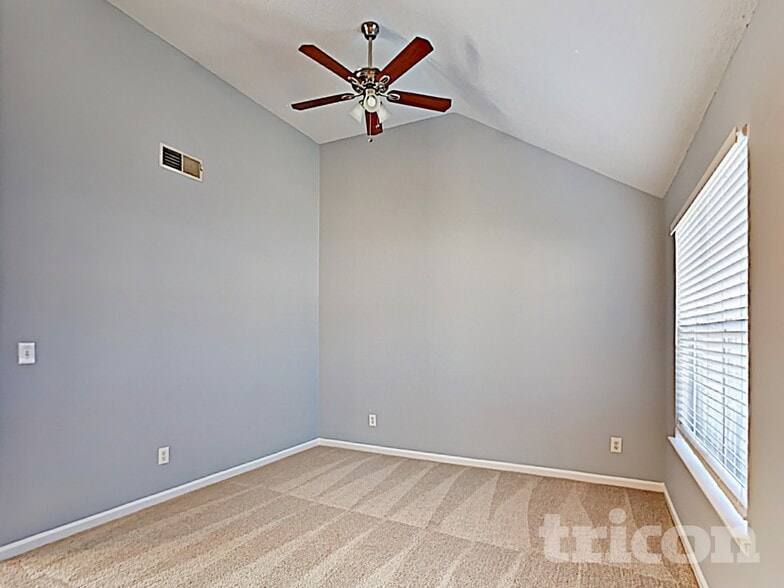 Building Photo - 216 Ernestine Way