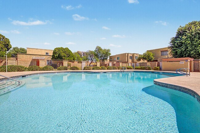 Building Photo - ***INCREDIBLE TOWNHOME with ALL appliances & water, sewer, trash INCLUDED!