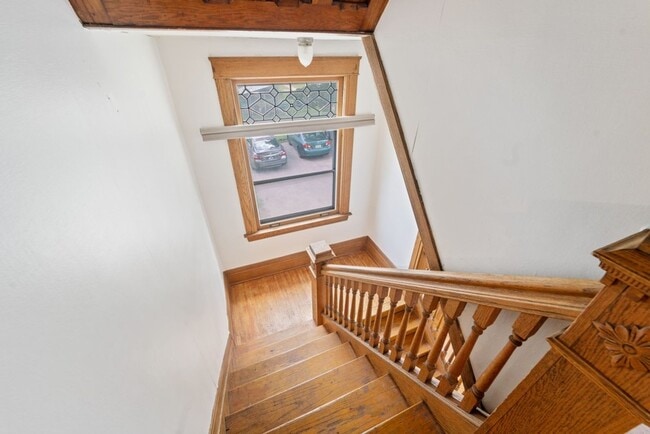 Building Photo - 513 W 22nd St