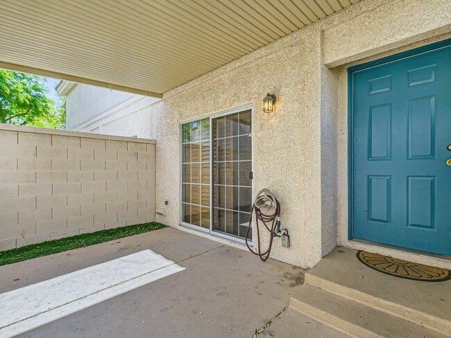 Building Photo - 1044 Grammy Dr