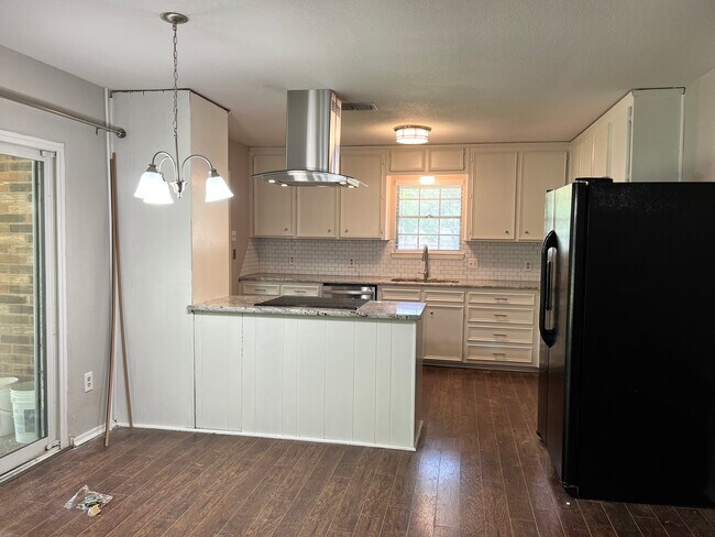 Building Photo - 405 Brenda Dr