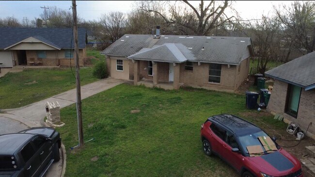 Building Photo - Charming 4-Bedroom Home with Spacious Yard!