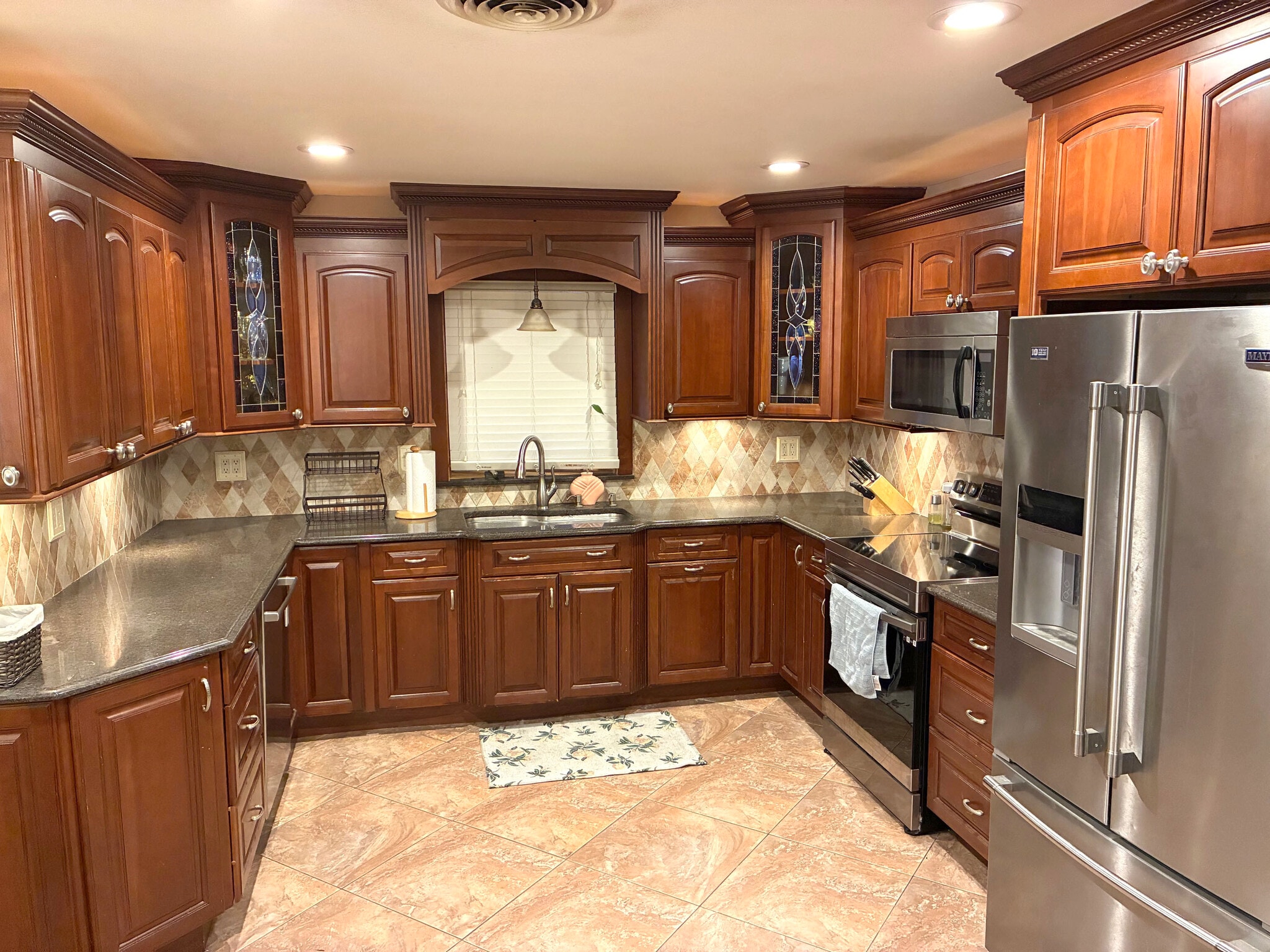 Building Photo - 14 Winside Ln