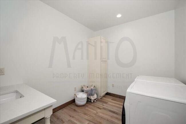 Building Photo - 5724 E Corkery Rd