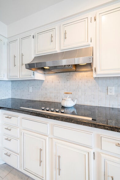 Electric Oven - 2209 W 25th St