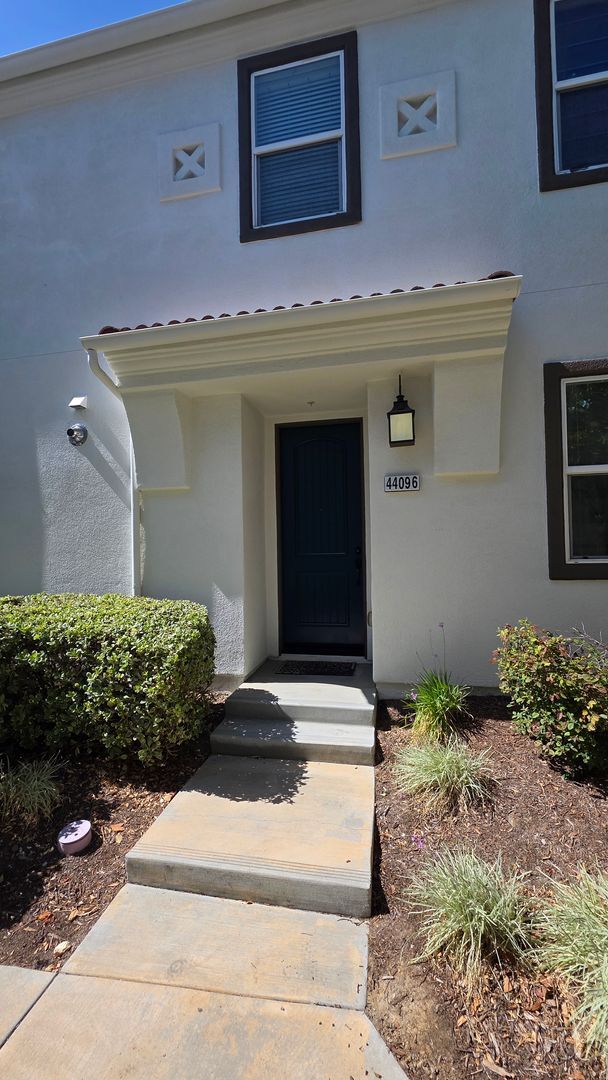 Building Photo - GORGEOUS TOWNHOME IN THE HEART OF SOUTH TEMECULA!