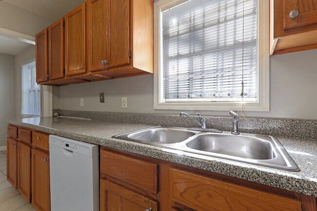 Building Photo - Charming 3 BD 2 BA Decatur Home Near Downtown Atlanta! ***Get 50% Off Your First Month! Limited T...