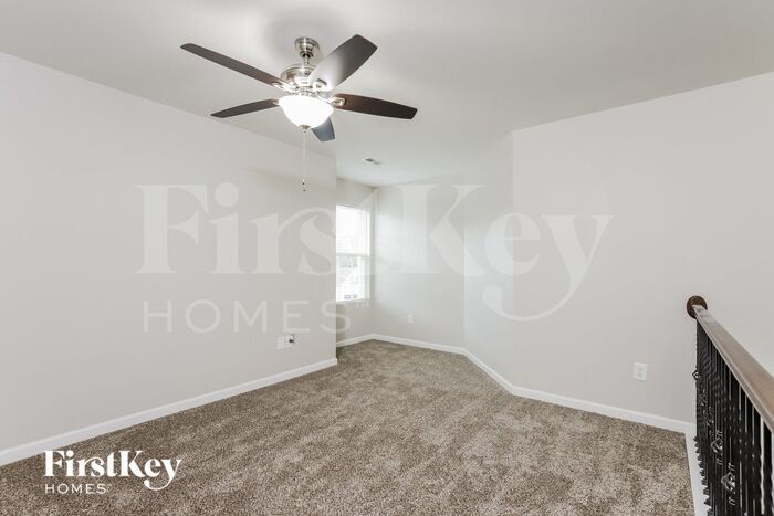 Building Photo - 3505 Panarama Dr