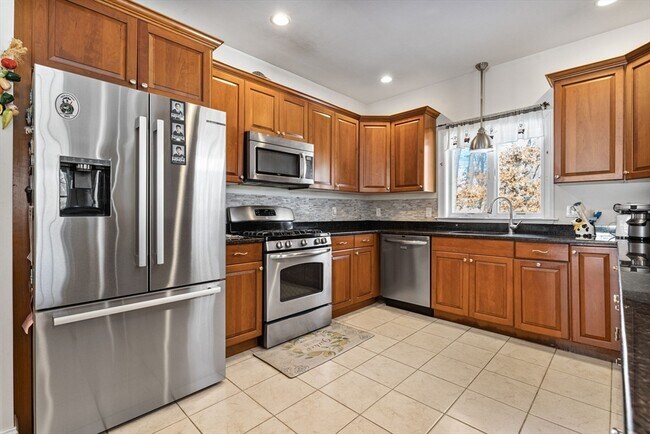 Building Photo - 111 Sisters Cir