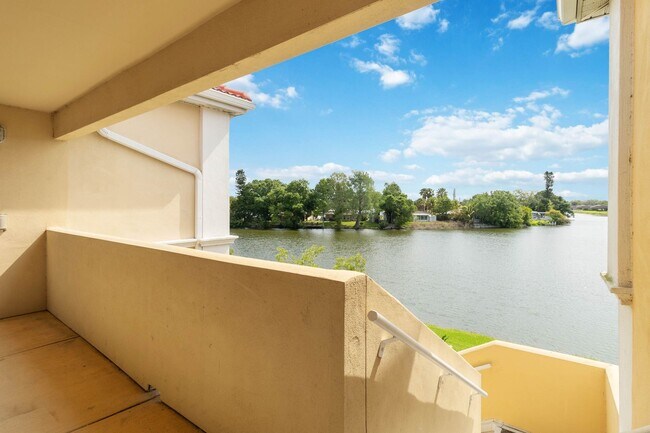 Building Photo - Beautiful furnished 2/2 condo with stunning water view available now for a short-term stay